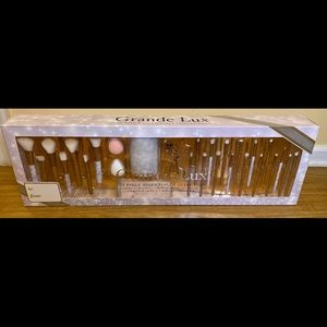 Makeup brush set Grande Lux 28pcs Essentials Collection Perfect Gift Set